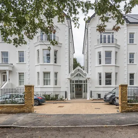 Roomspace Serviced Apartments- Lyons House Surbiton Exterior photo