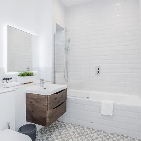 Roomspace Serviced Apartments- Lyons House Surbiton Exterior photo
