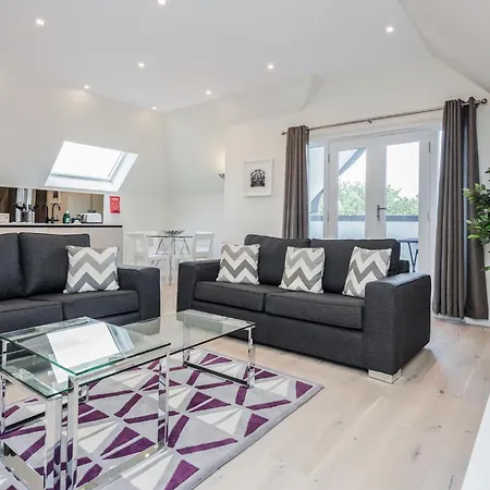 Roomspace Serviced Apartments- Lyons House Surbiton Exterior photo