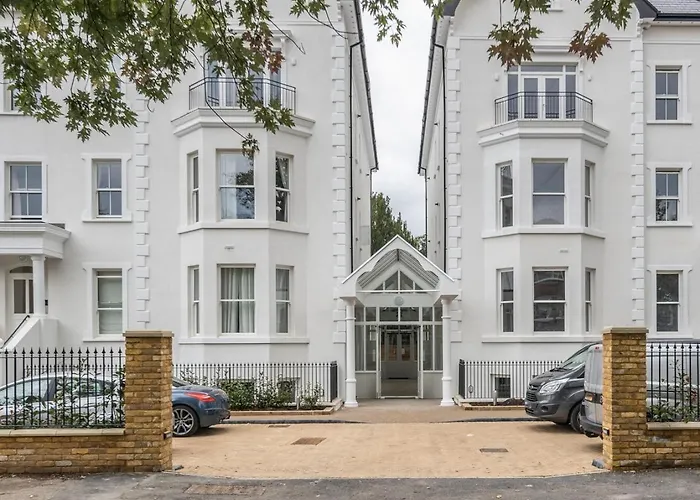 Roomspace Serviced Apartments- Lyons House